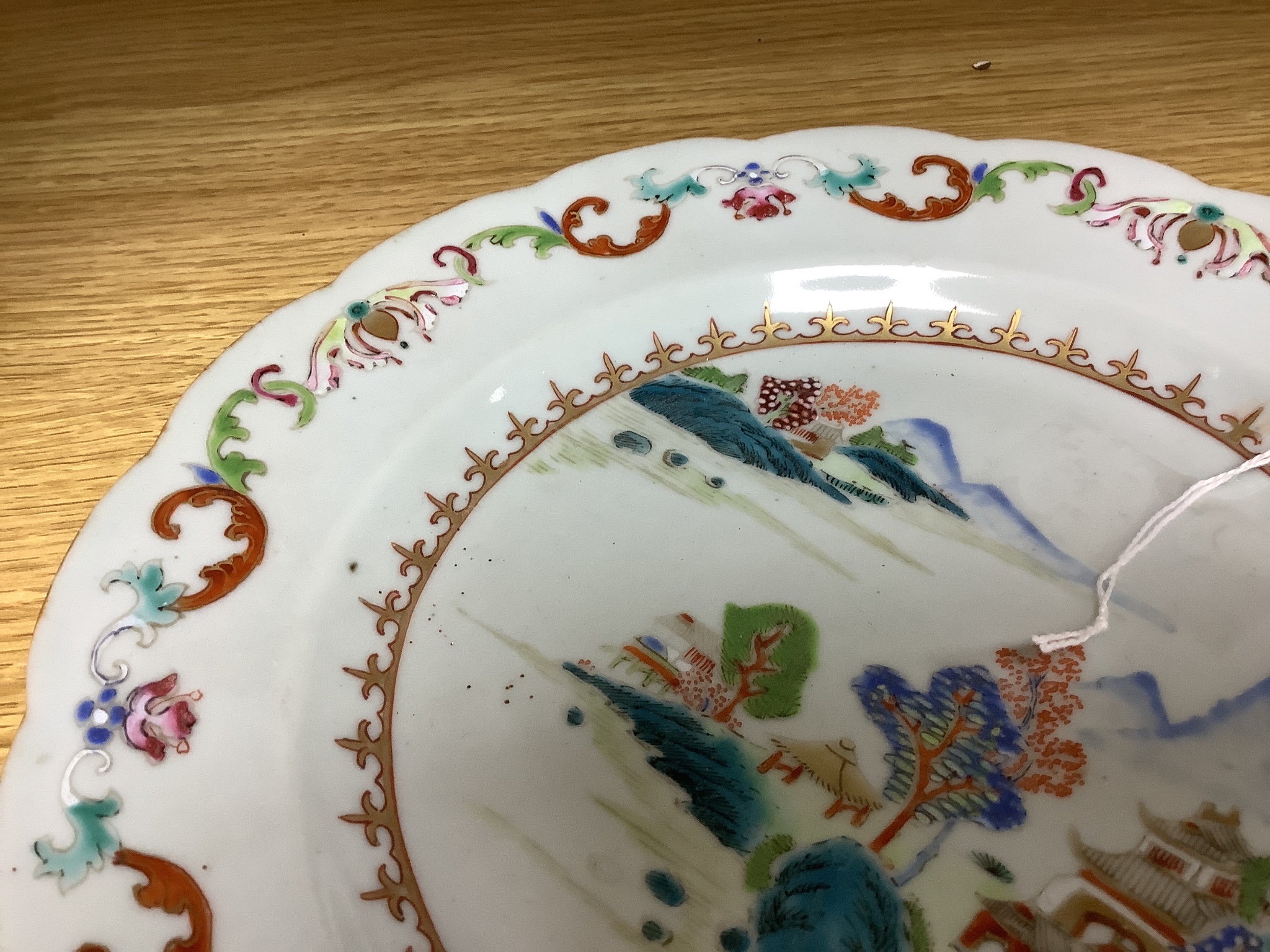 A Chinese Export famille rose plate, Qianlong period, Dia 23cm